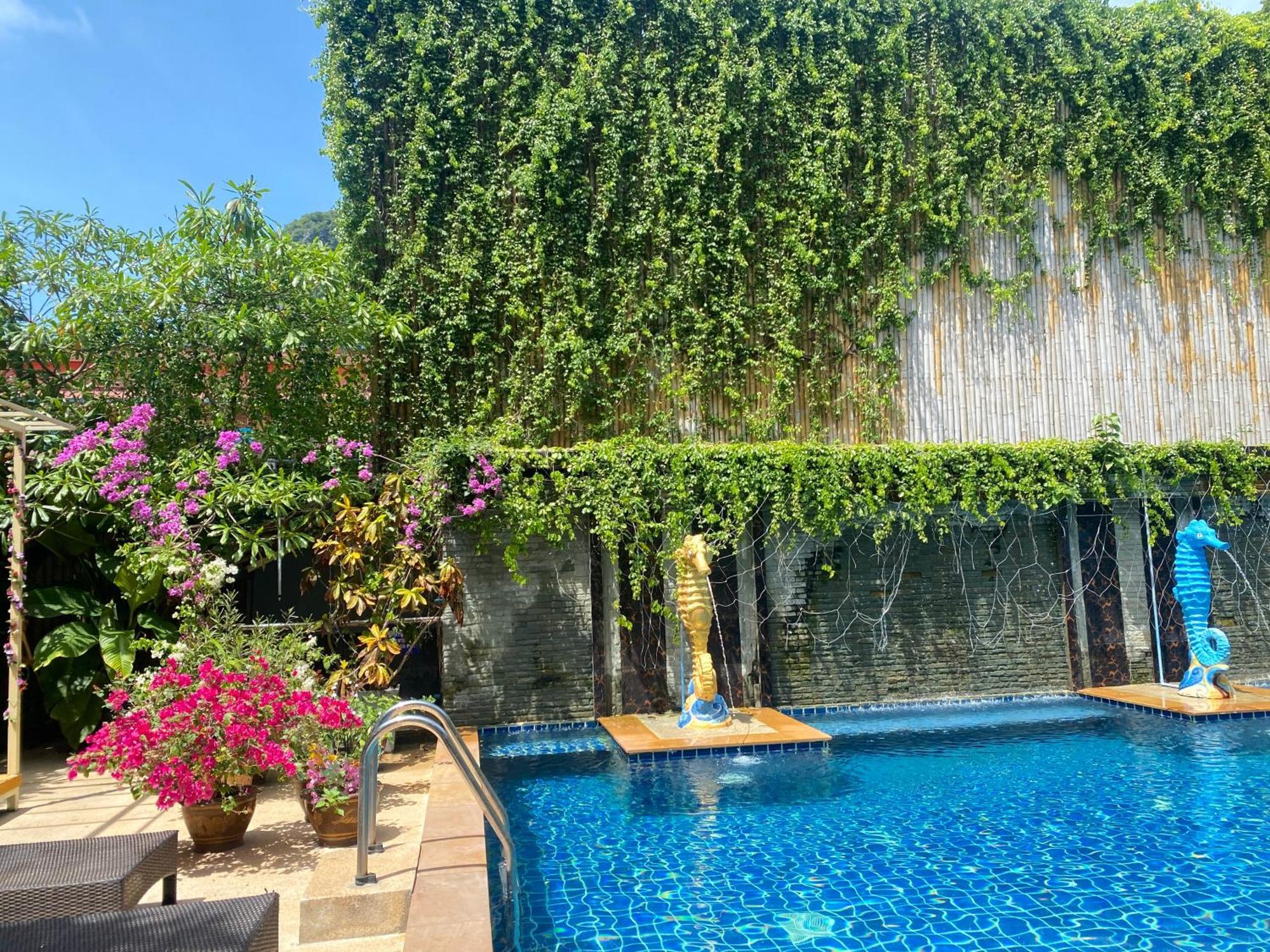 Phi Phi Maiyada Resort Exterior photo
