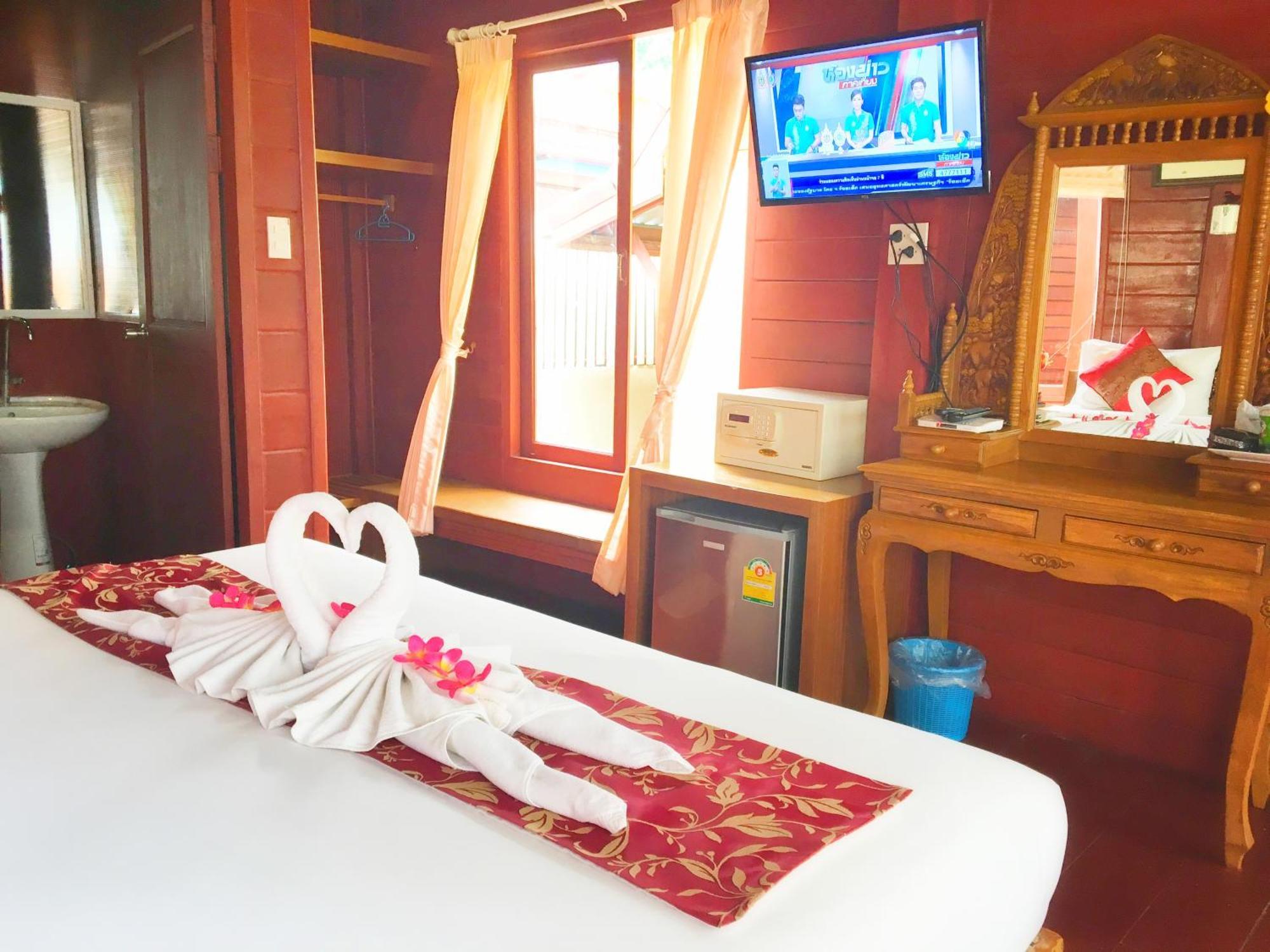 Phi Phi Maiyada Resort Exterior photo